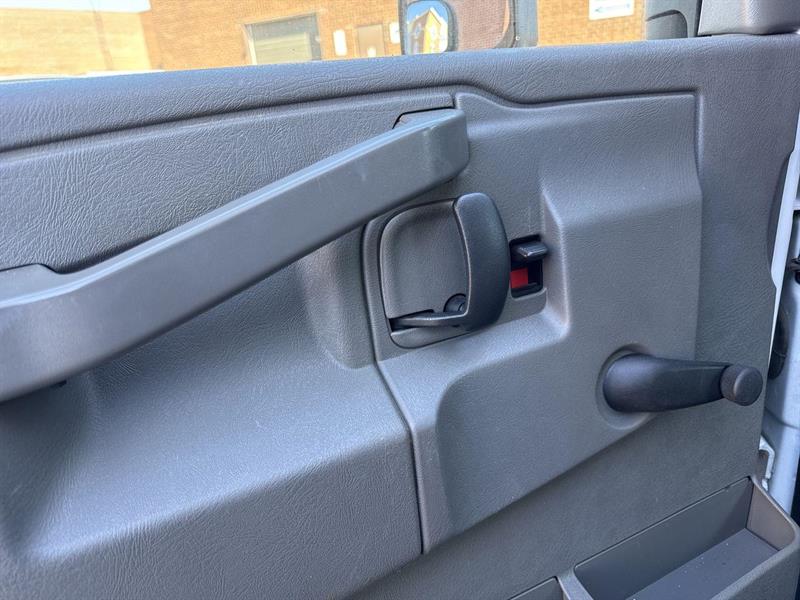 gmc Savana Cutaway 2019 - 12