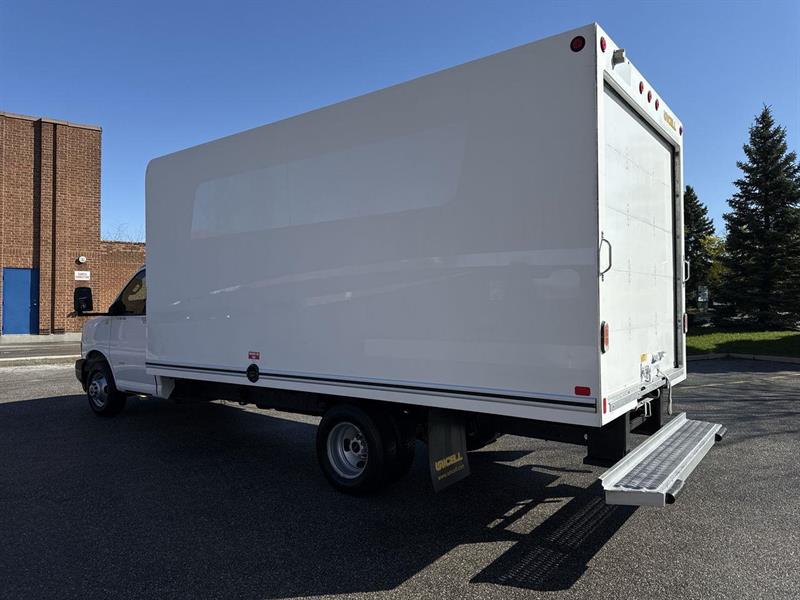 gmc Savana Cutaway 2019 - 24