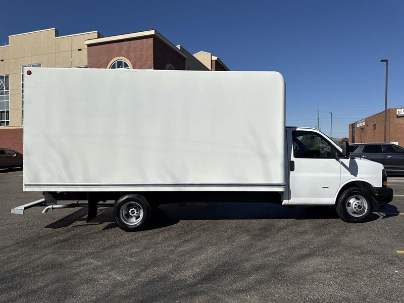 gmc Savana Cutaway 2019 - 27