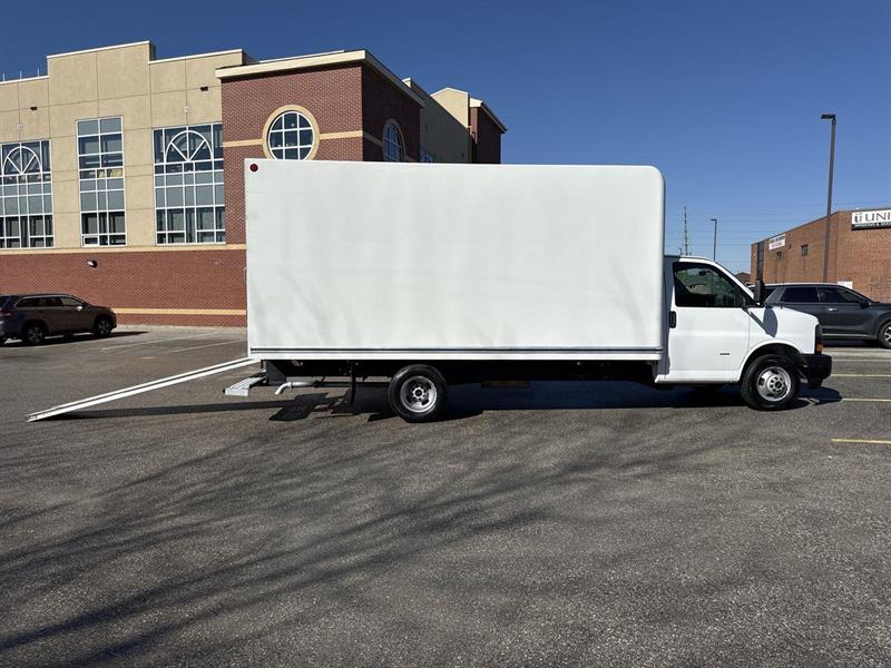 gmc Savana Cutaway 2019 - 32