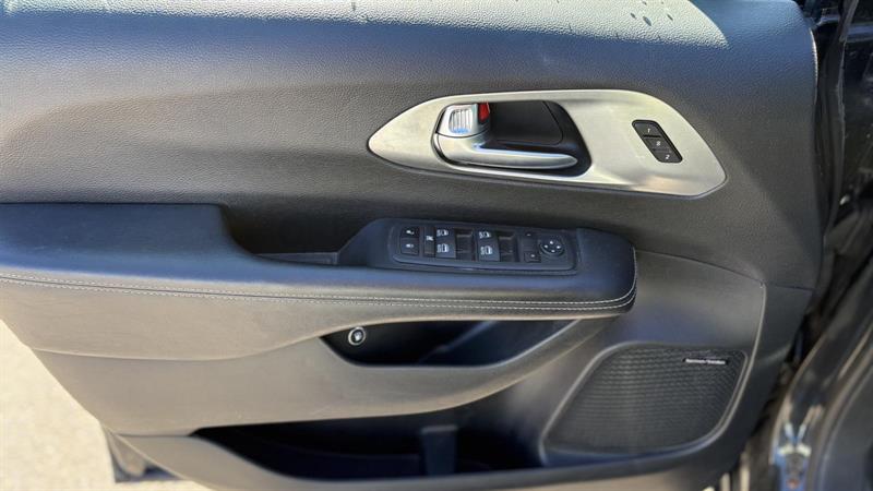 chrysler Pacifica Hybrid 2022 - 11