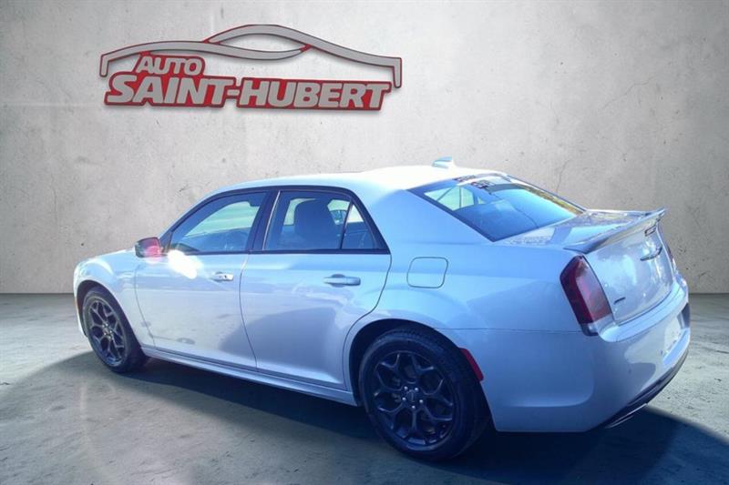 chrysler 300 2023 - 6