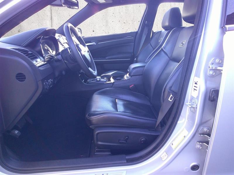 chrysler 300 2023 - 8