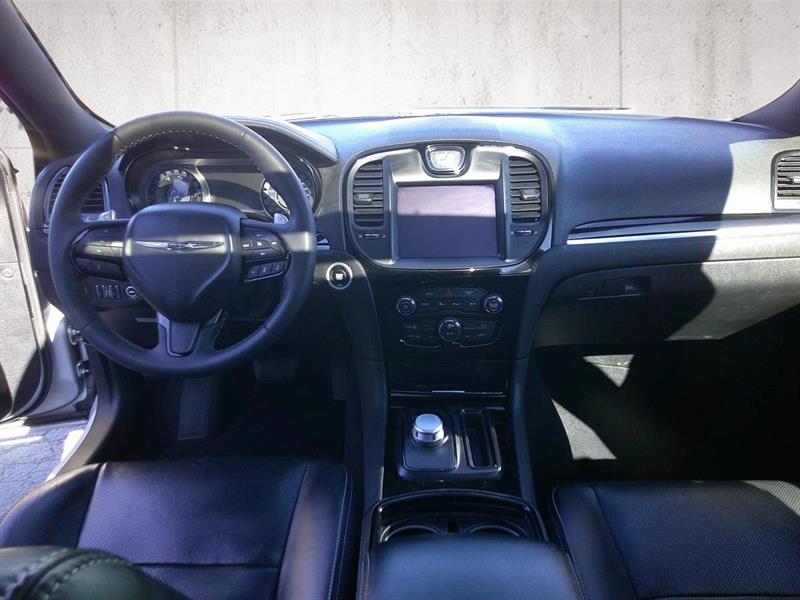 chrysler 300 2023 - 9