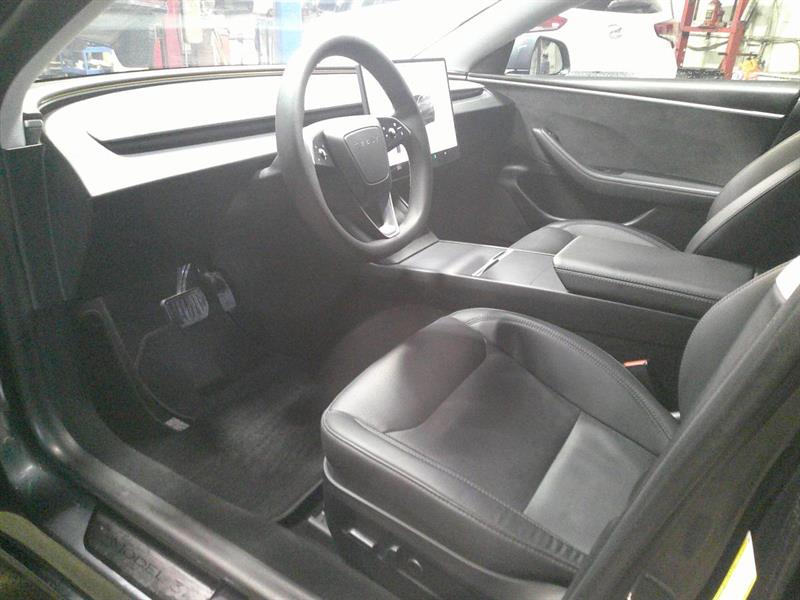 tesla Model 3 2024 - 11