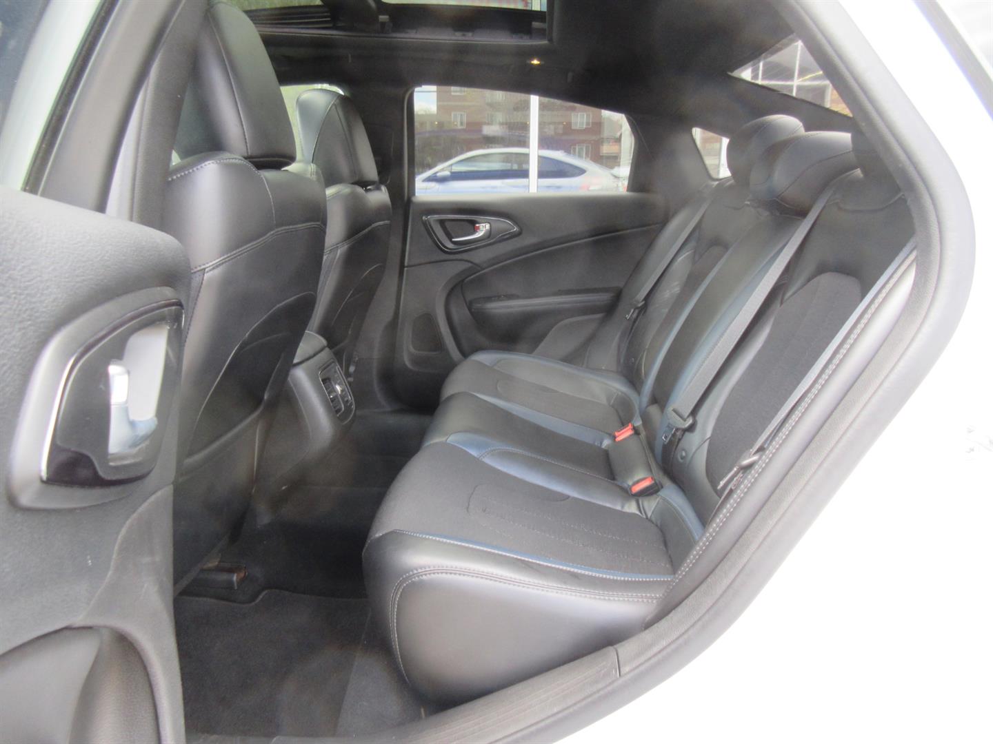 chrysler 200 2015 - 23