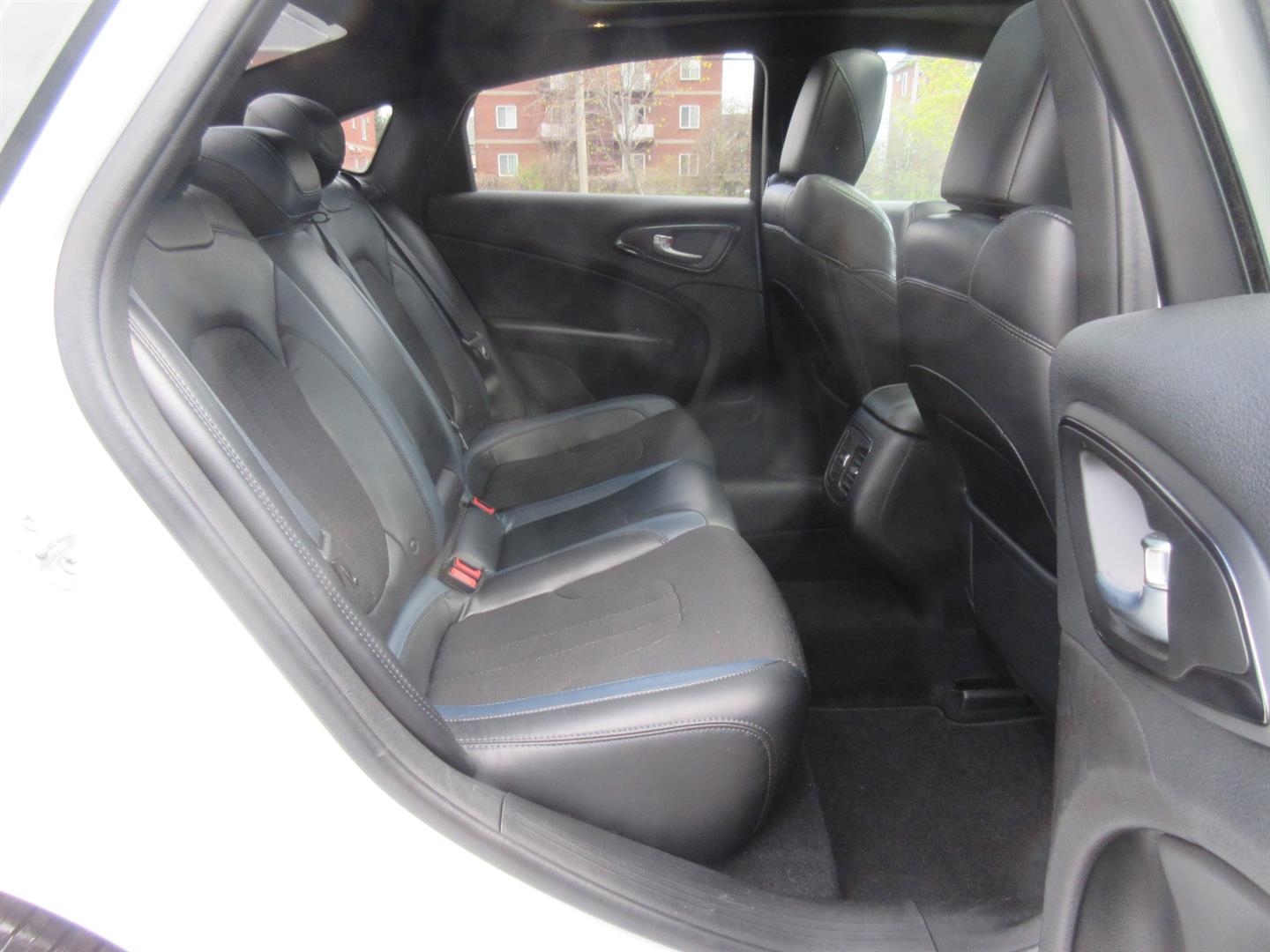 chrysler 200 2015 - 24