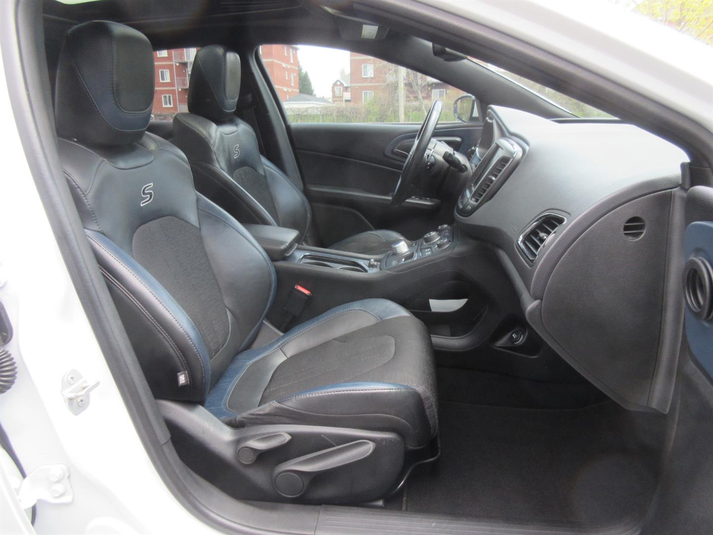 chrysler 200 2015 - 25