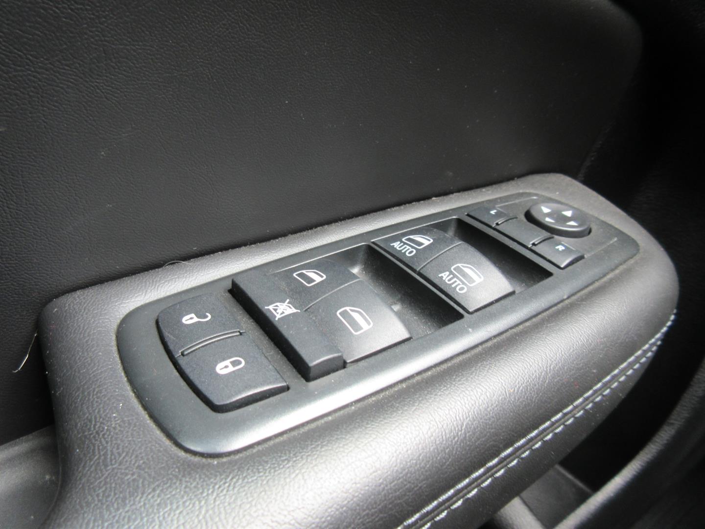 chrysler 200 2015 - 26