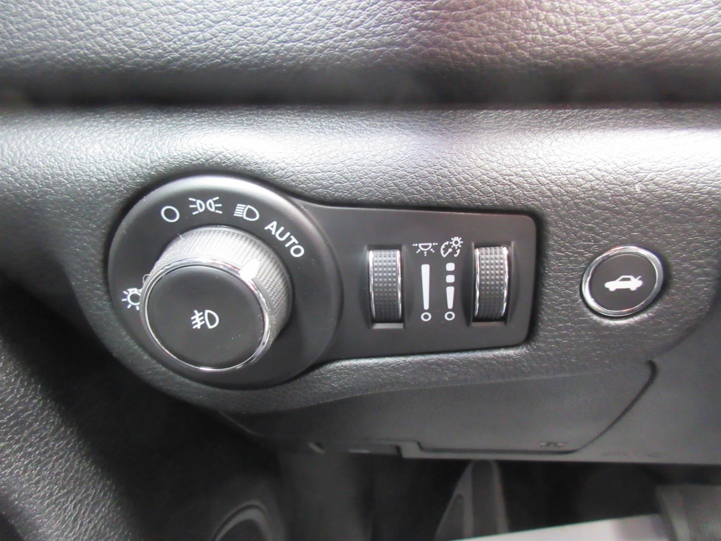 chrysler 200 2015 - 28