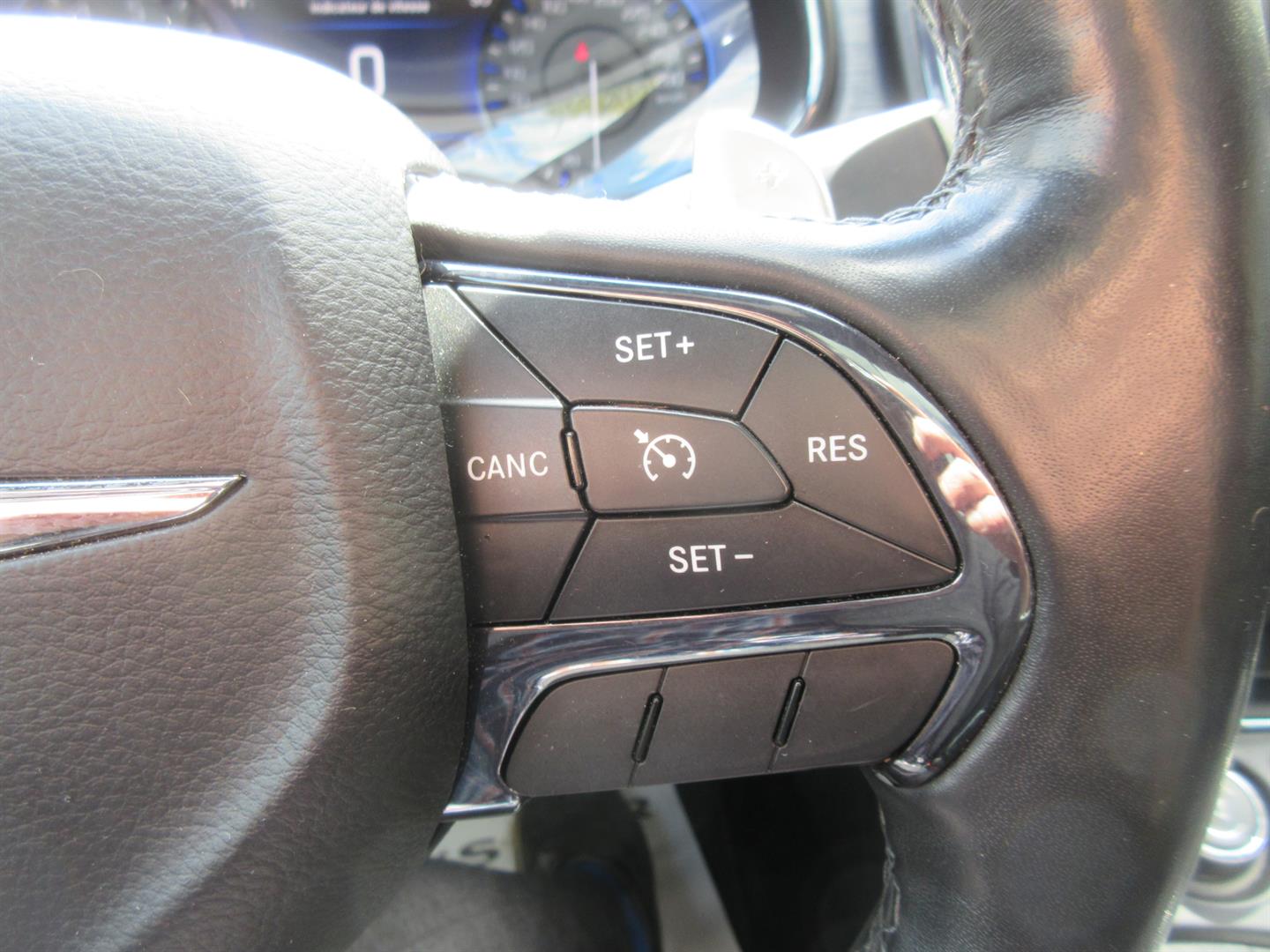 chrysler 200 2015 - 30