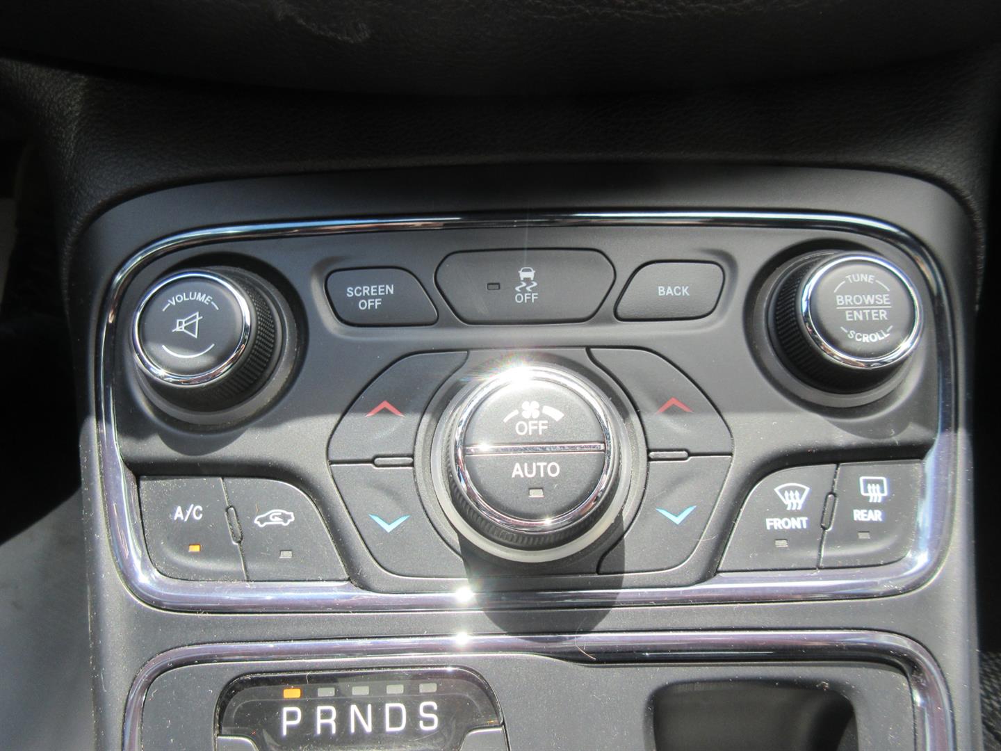 chrysler 200 2015 - 34