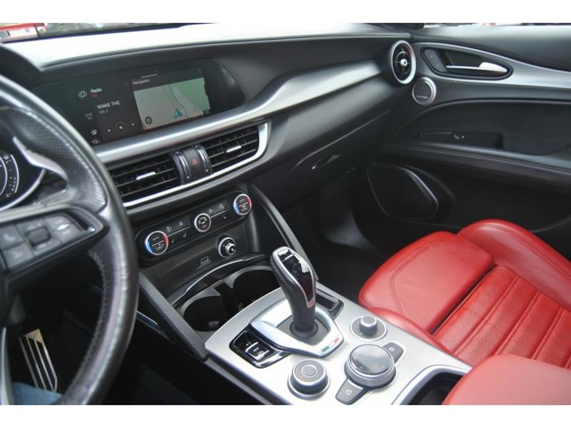 alfa romeo Stelvio 2022 - 16