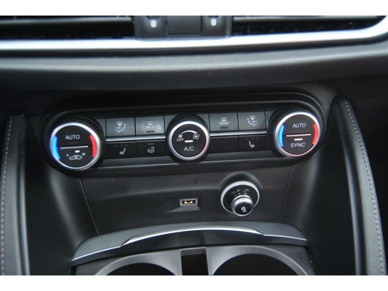 alfa romeo Stelvio 2022 - 19
