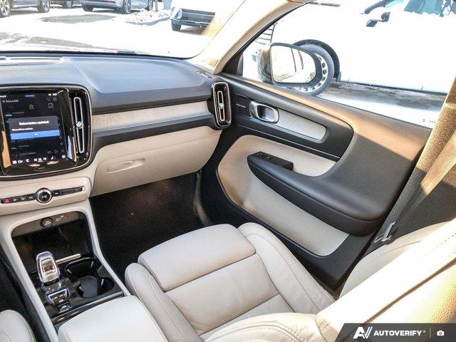 volvo XC40 2024 - 25
