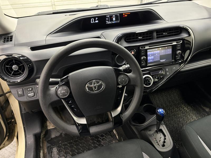 toyota Prius c 2019 - 17