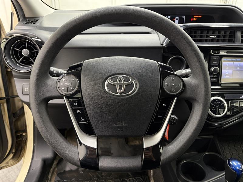 toyota Prius c 2019 - 18