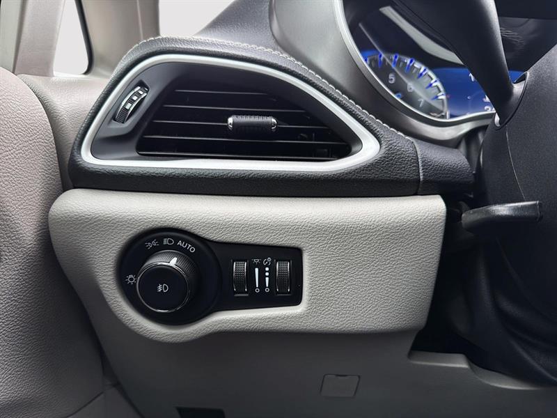 chrysler Pacifica 2022 - 25
