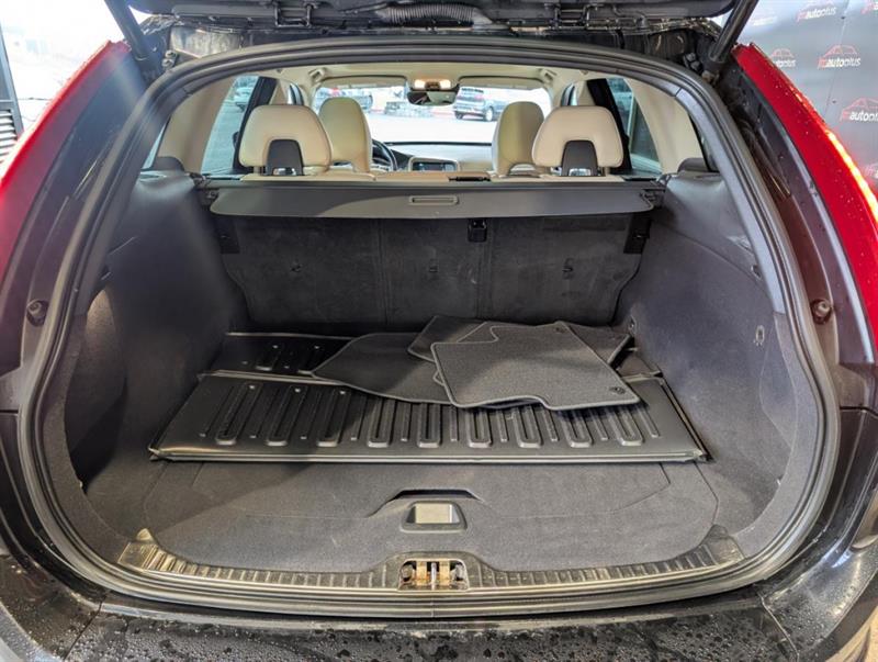 volvo XC60 2017 - 29