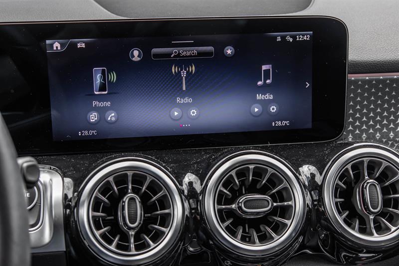 mercedes-benz GLB250 2025 - 30