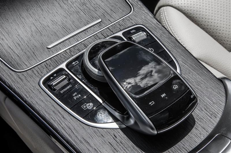mercedes-benz C300 2021 - 24