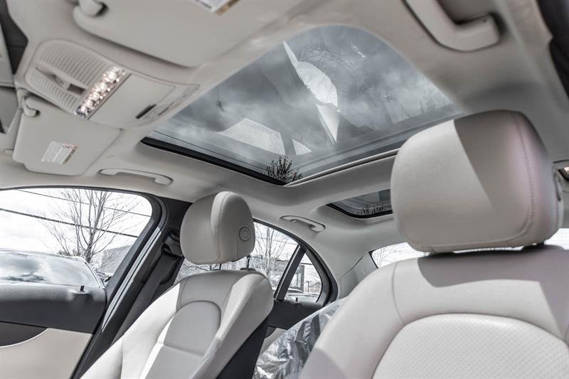 mercedes-benz C300 2021 - 28