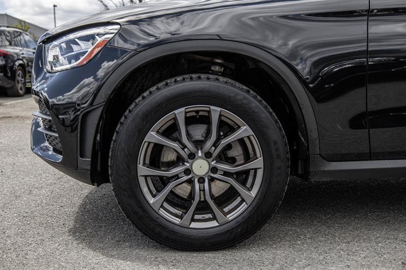 mercedes-benz GLC300 2022 - 12