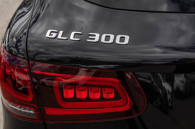 mercedes-benz GLC300 2022 - 14