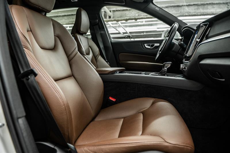volvo XC60 2021 - 30