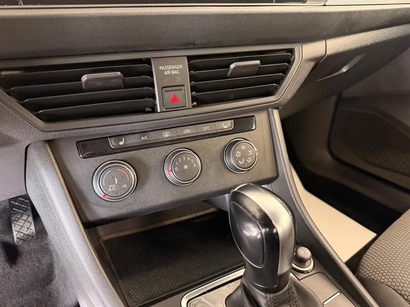 volkswagen Jetta 2019 - 16