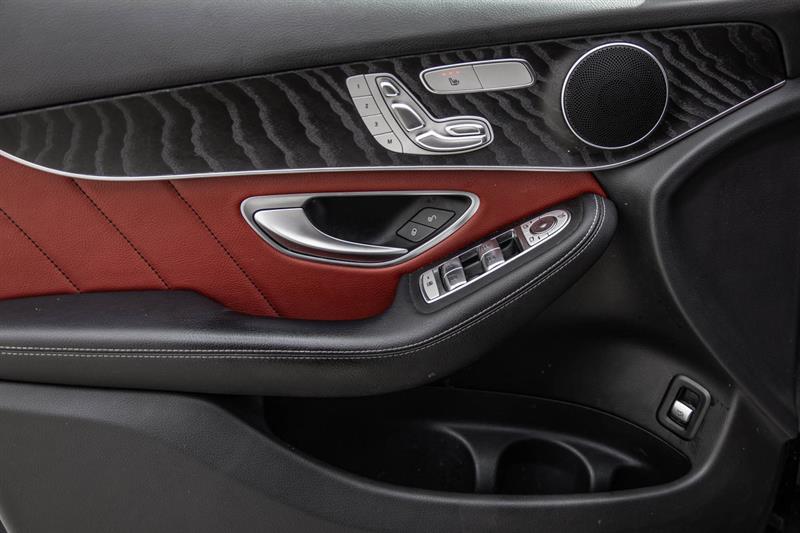 2022 Mercedes-Benz GLC - Image 21