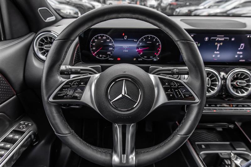 2025 Mercedes-Benz GLB - Image 24