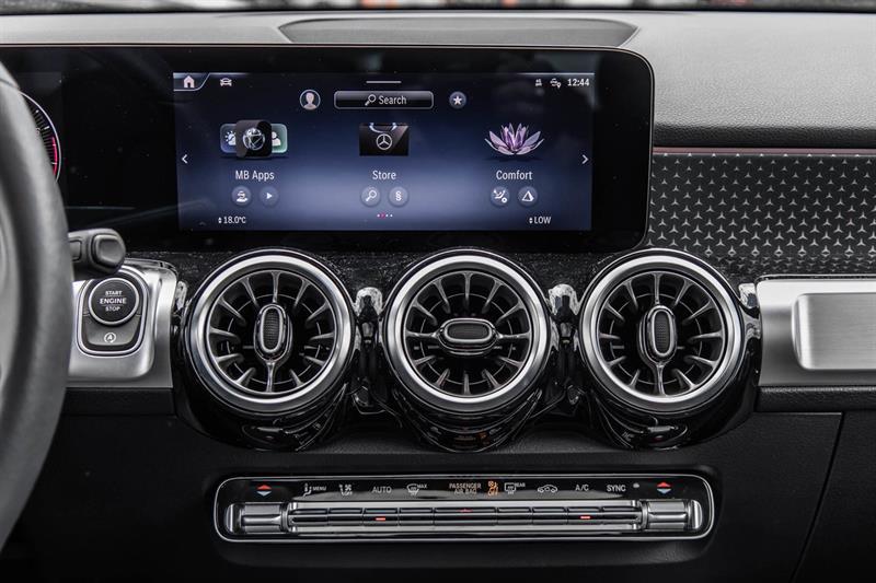 2025 Mercedes-Benz GLB - Image 40