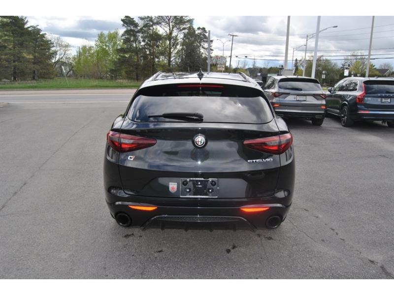 2022 Alfa Romeo Stelvio - Image 4