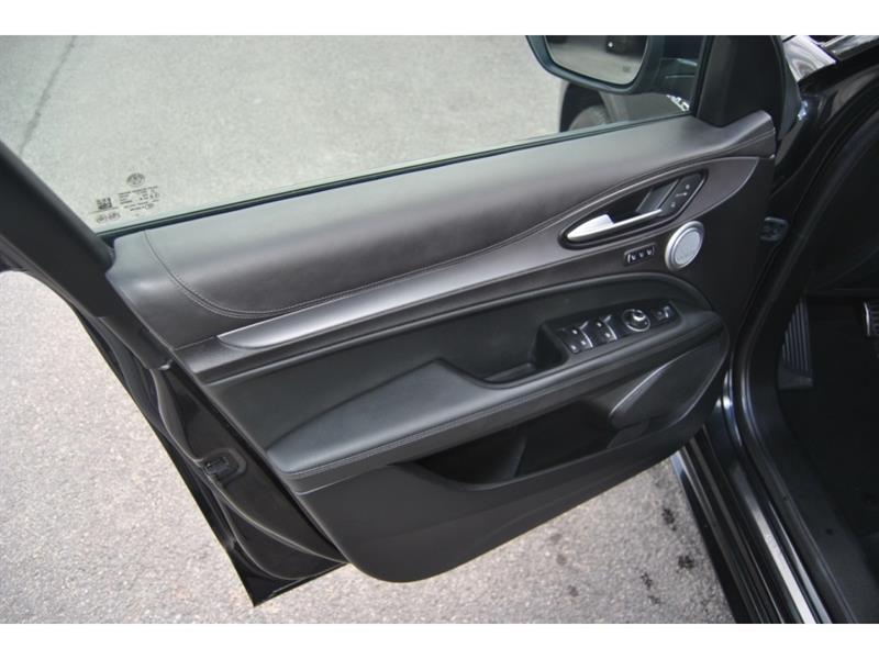 2022 Alfa Romeo Stelvio - Image 12