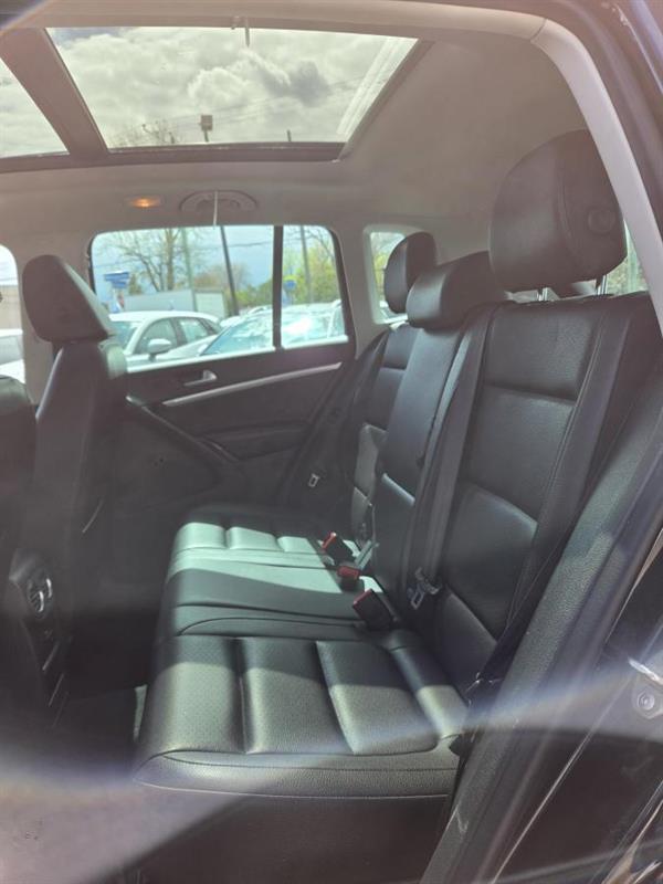 2015 Volkswagen Tiguan - Image 13