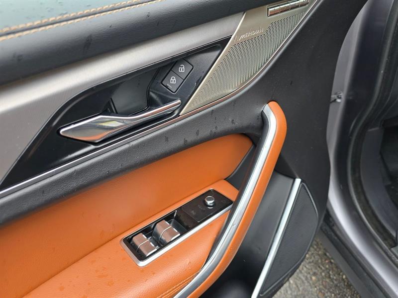 jaguar F-PACE 2023 - 16