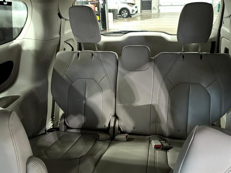 chrysler Pacifica 2021 - 25