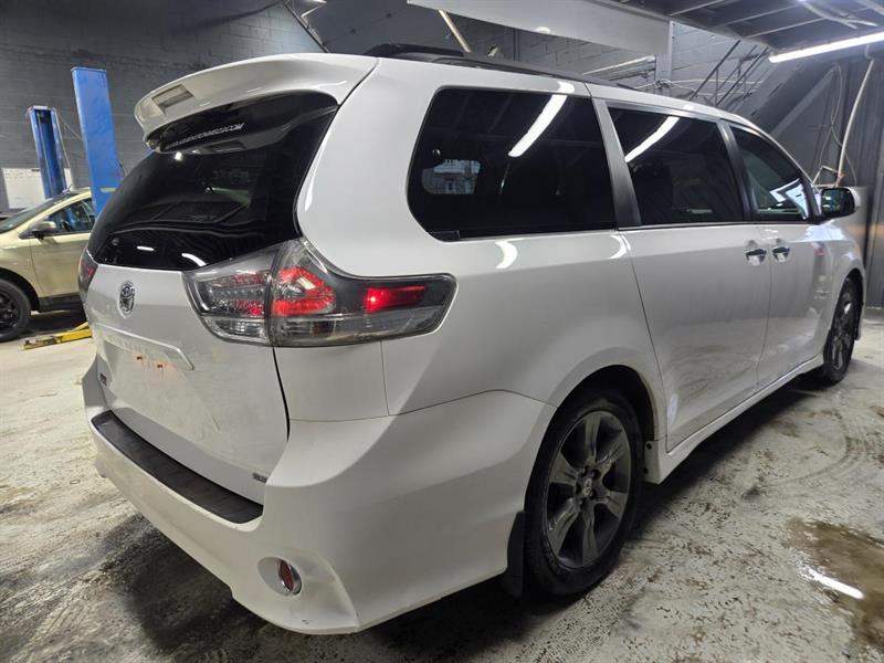 toyota Sienna 2015 - 7