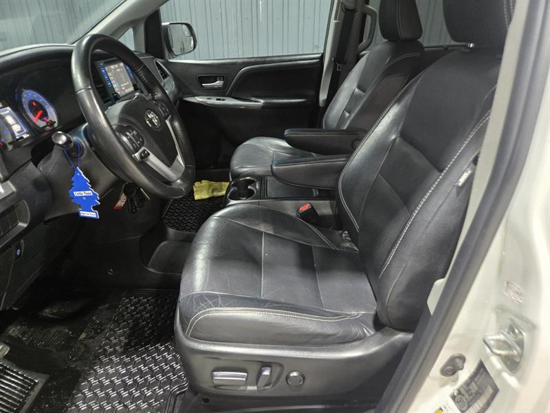 toyota Sienna 2015 - 11