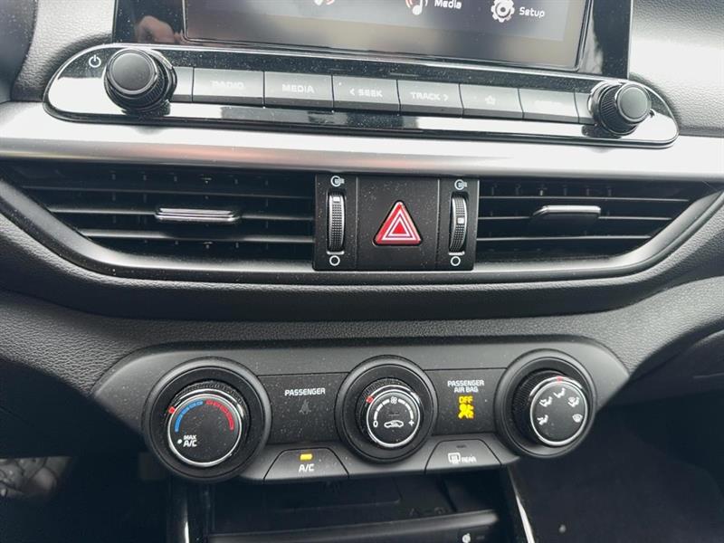kia Forte 2022 - 16