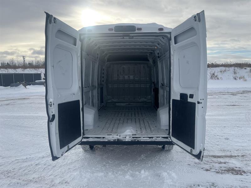 ram ProMaster fourgonnette utilitaire 2023 - 14