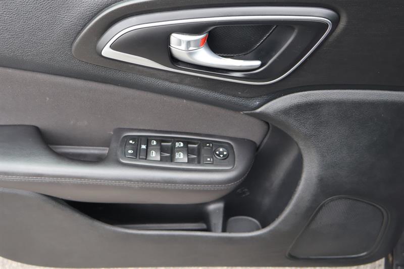 chrysler 200 2015 - 18