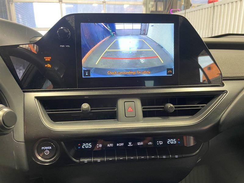 lexus UX 2023 - 17