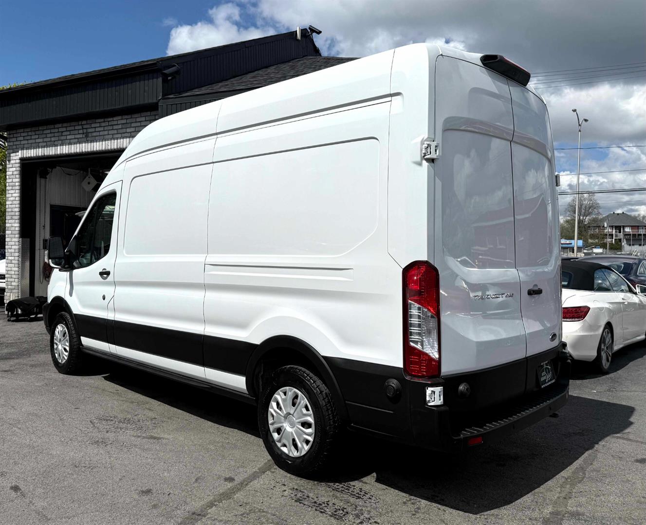 ford Transit fourgon utilitaire 2019 - 12