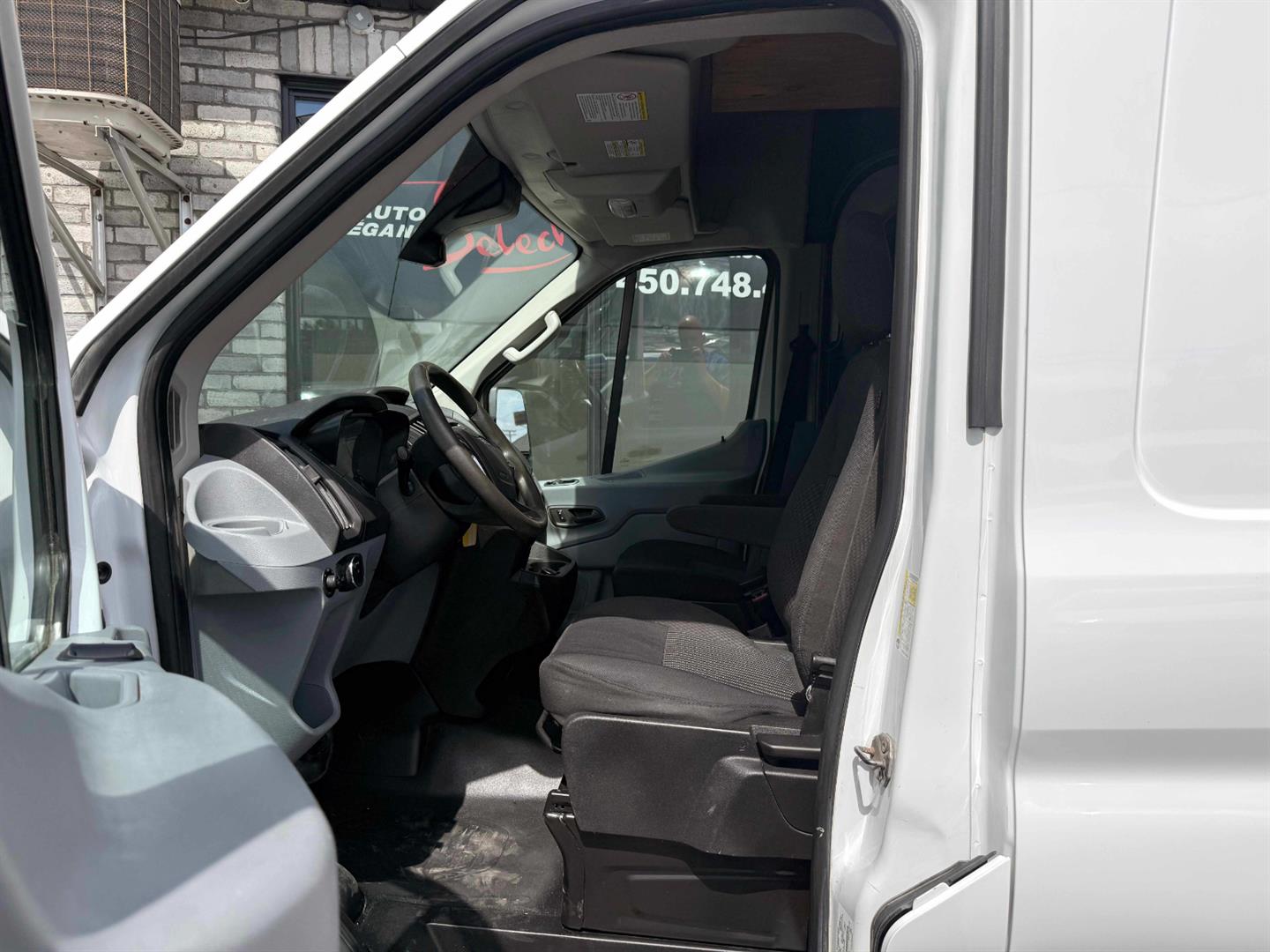 ford Transit fourgon utilitaire 2019 - 16