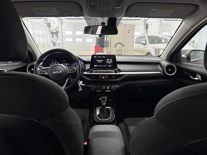 kia Forte 2022 - 17