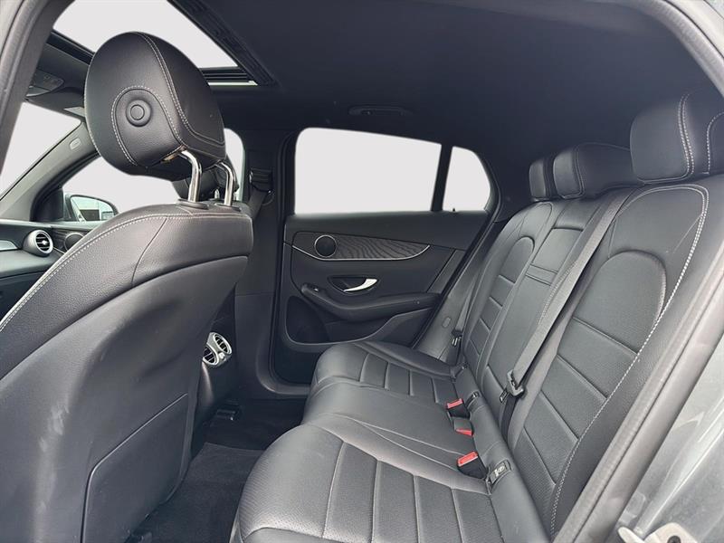 mercedes-benz GLC 300 2023 - 19