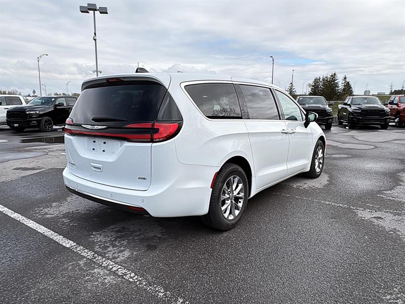 chrysler Pacifica 2023 - 5