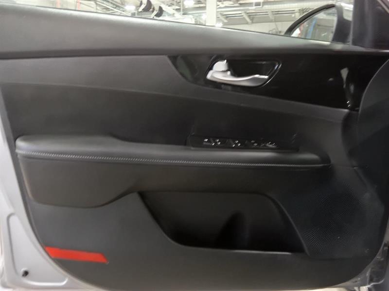kia Forte 2022 - 19